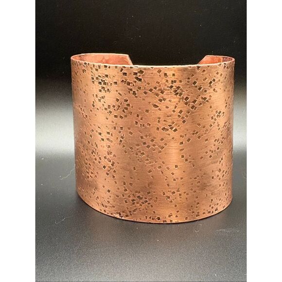 Wide Copper cuff, hand hammered, New, Handmade, 3" Wide, unisex - Picture 4 of 10